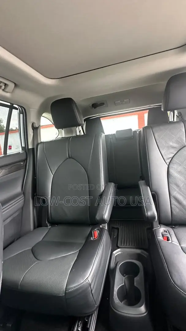 Toyota Highlander Limited AWD 2023 Gray