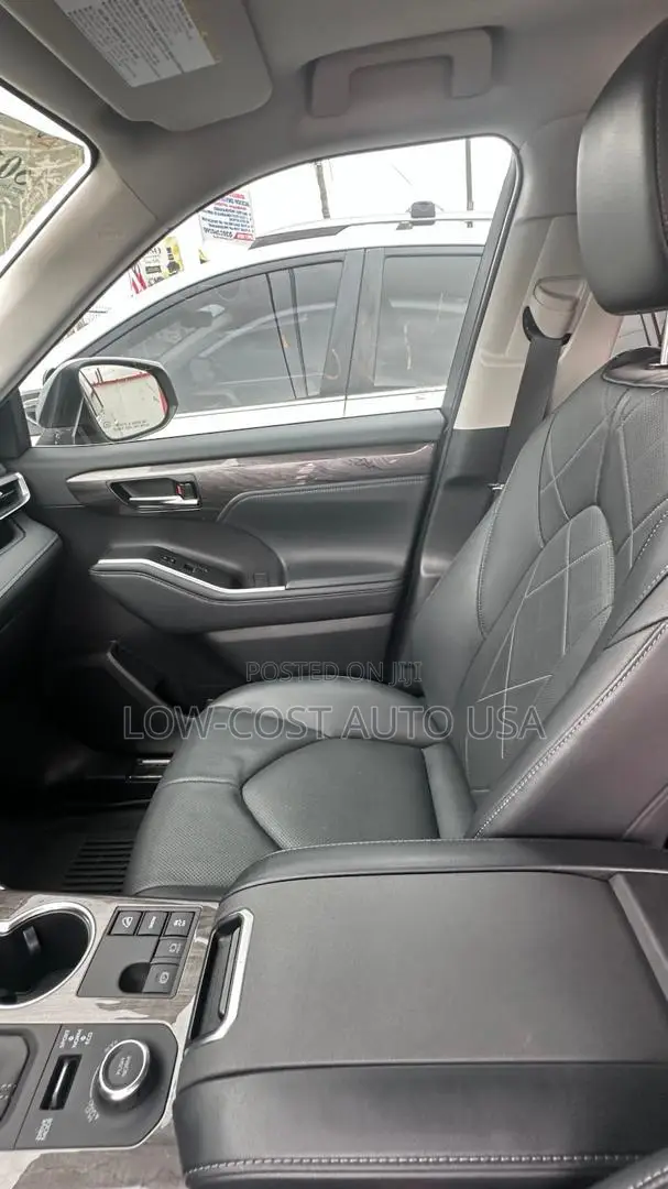 Toyota Highlander Limited AWD 2023 Gray