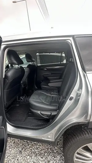 Toyota Highlander Limited AWD 2023 Gray