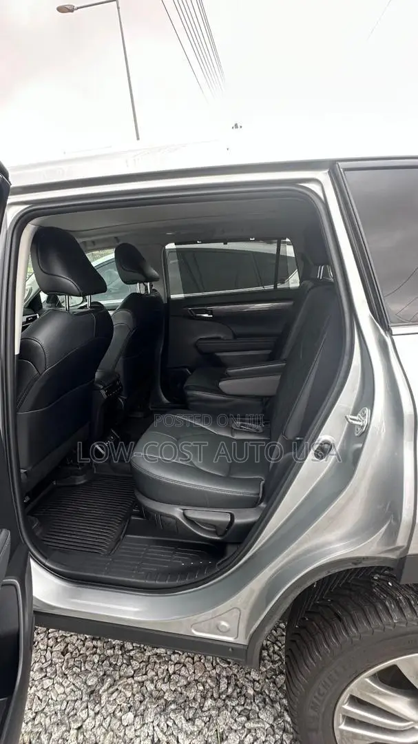 Toyota Highlander Limited AWD 2023 Gray