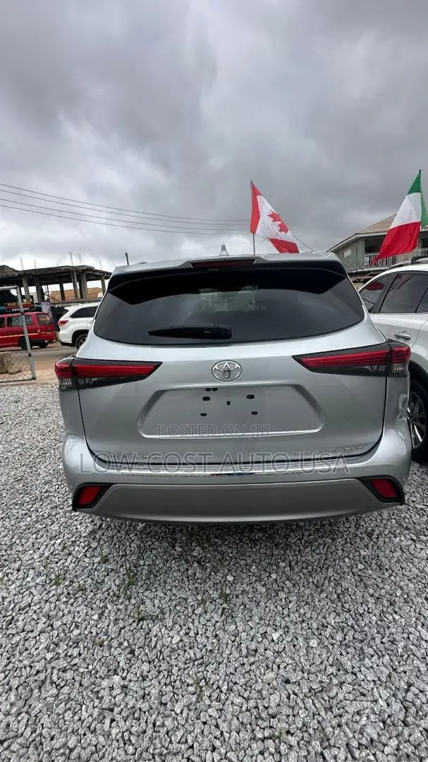 Toyota Highlander Limited AWD 2023 Gray