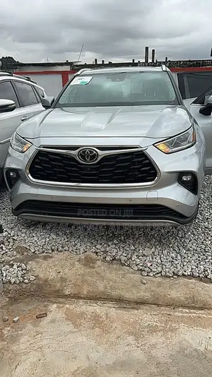 Toyota Highlander Limited AWD 2023 Gray
