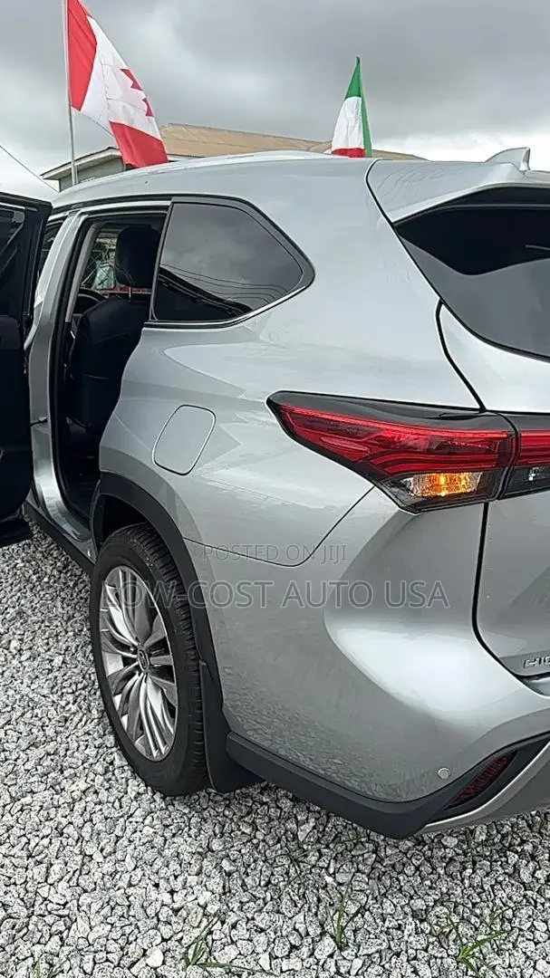 Toyota Highlander Limited AWD 2023 Gray