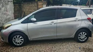 Toyota Vitz 1.3 FWD 5dr 2012 Silver