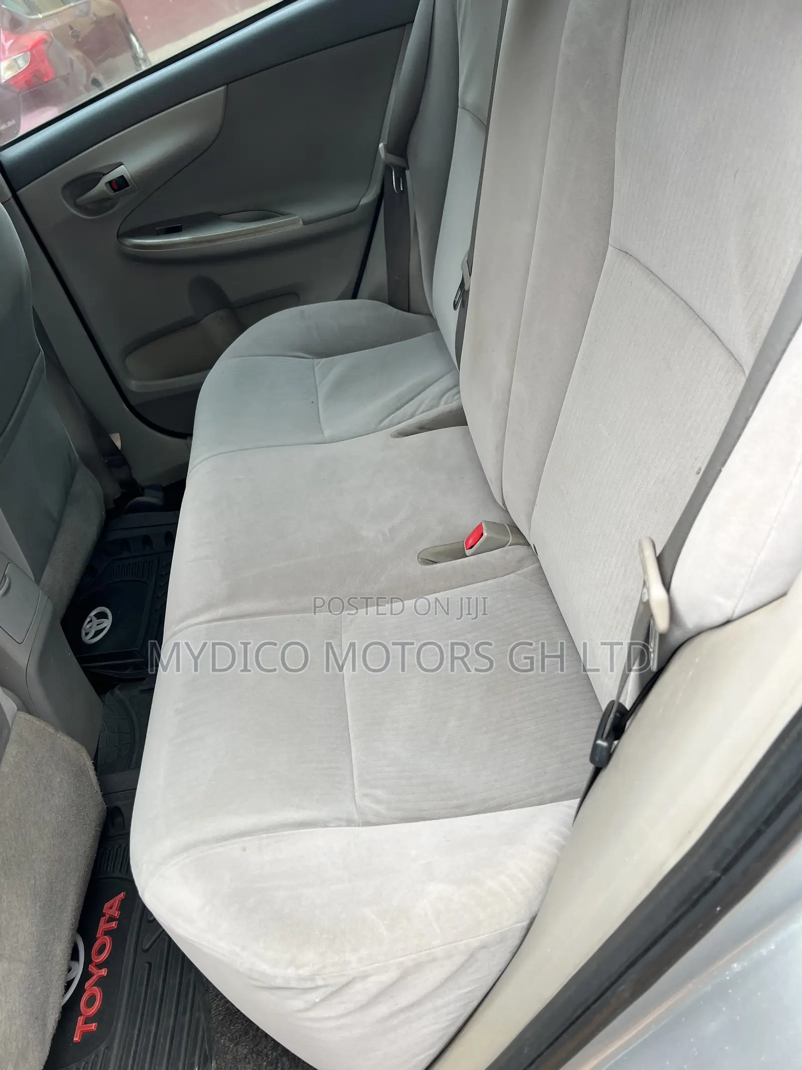 Toyota Corolla LE 4dr Sedan (1.8L 4cyl 4A) 2010 Silver