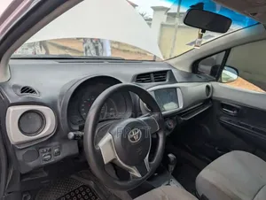 Toyota Vitz 2013 Pearl