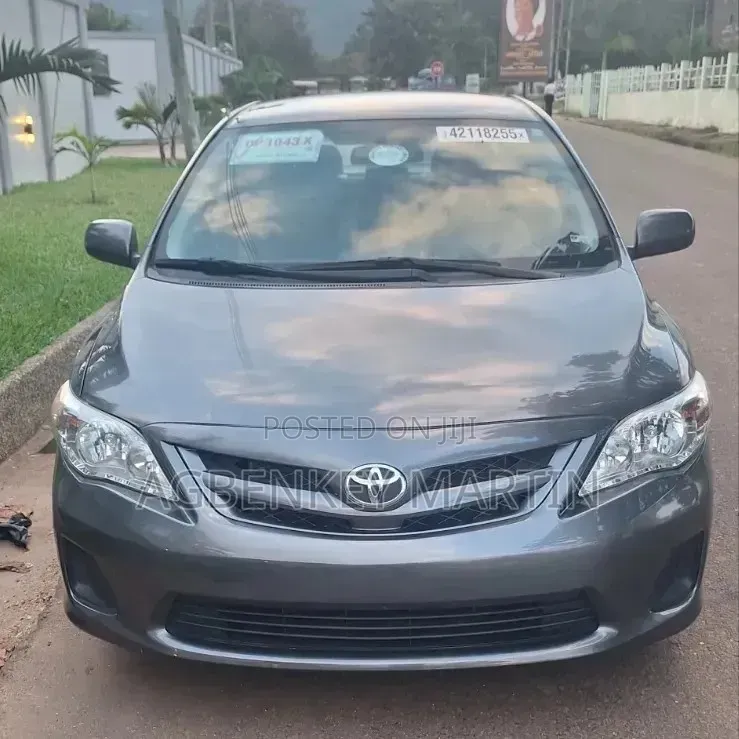 Toyota Corolla LE 4dr Sedan (1.8L 4cyl 4A) 2012 Gray
