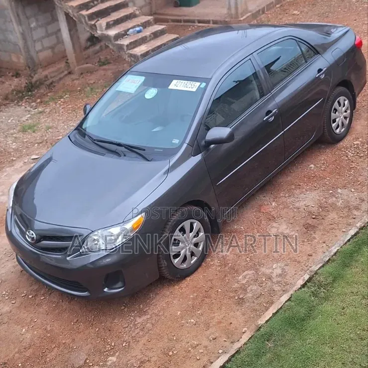 Toyota Corolla LE 4dr Sedan (1.8L 4cyl 4A) 2012 Gray