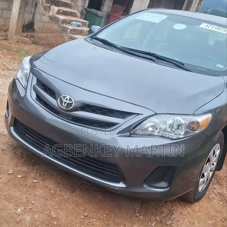 Toyota Corolla LE 4dr Sedan (1.8L 4cyl 4A) 2012 Gray