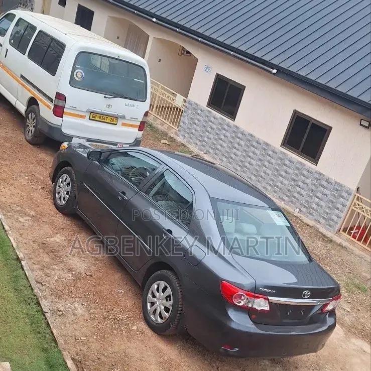 Toyota Corolla LE 4dr Sedan (1.8L 4cyl 4A) 2012 Gray