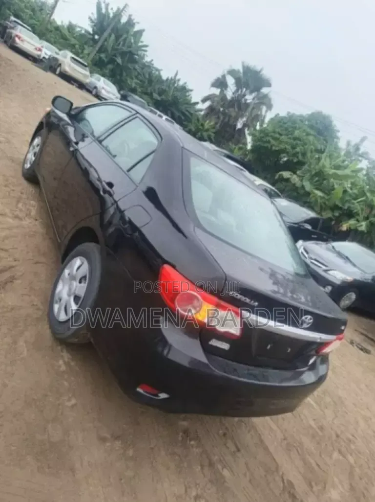 Toyota Corolla 2012 Black