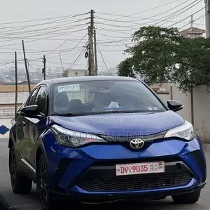 Toyota C-HR 2021 Blue