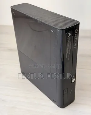 Game Xbox 360 E With Accessories