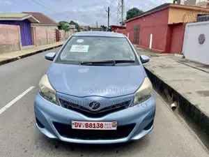 Toyota Vitz 1.0 FWD 3dr 2012 Blue