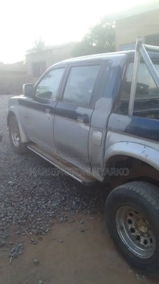 Mitsubishi L200 1993 Gray