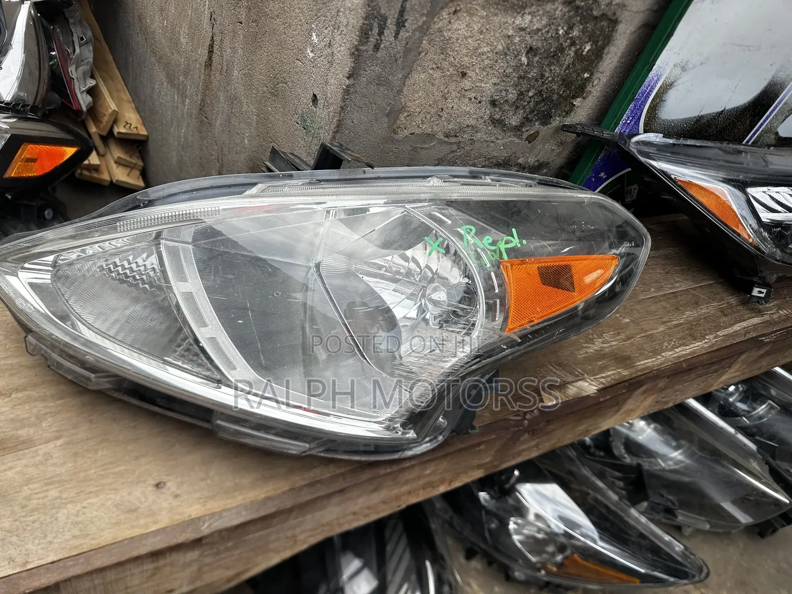 Nissan Versa 2015-2019 Headlight Pair
