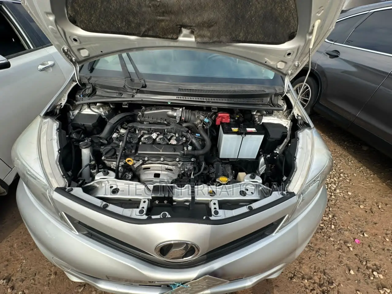 Toyota Vitz 2014 Silver