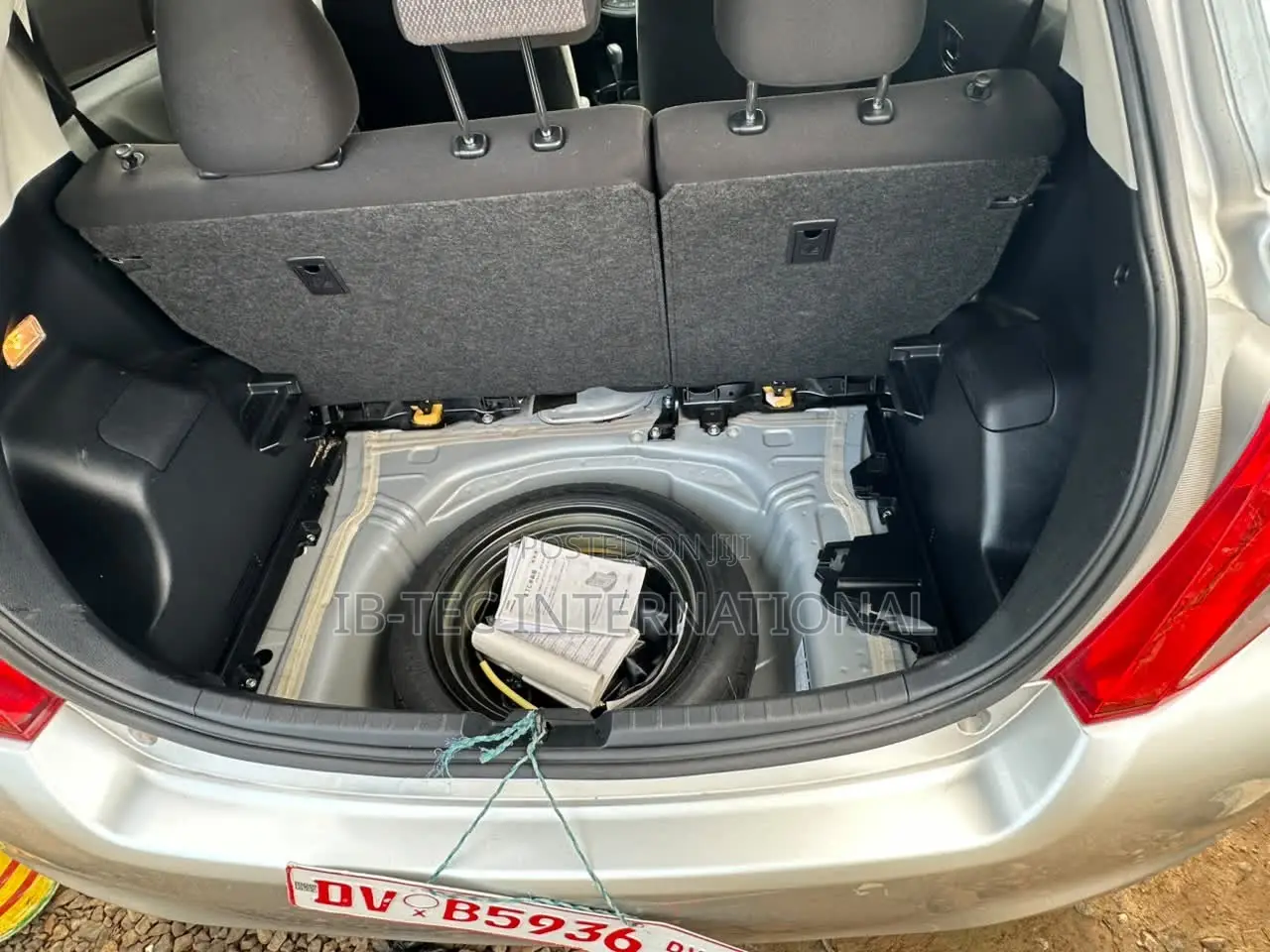 Toyota Vitz 2014 Silver