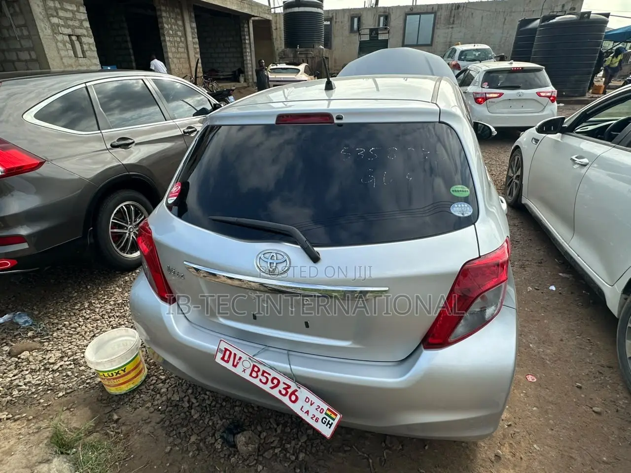 Toyota Vitz 2014 Silver