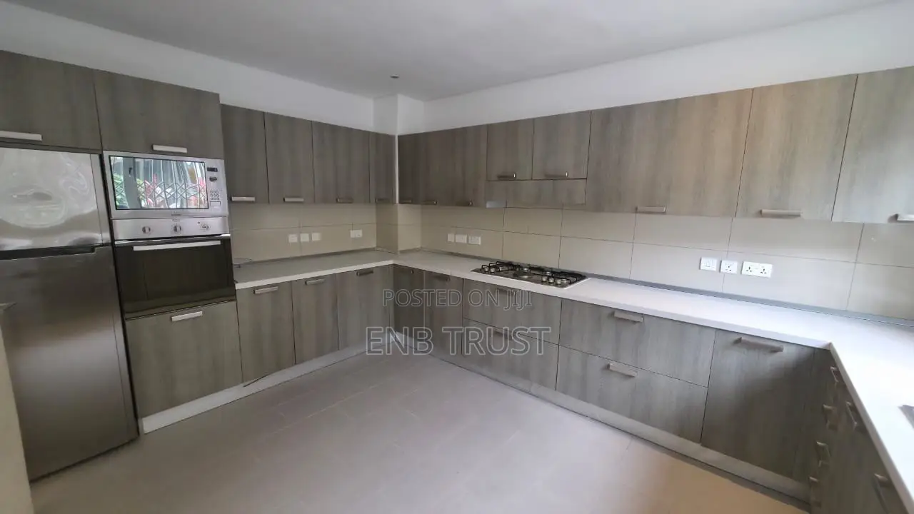 5bdrm Duplex in Cantonments, Acquinas for rent