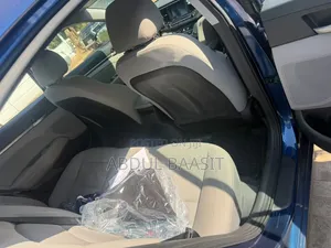 Hyundai Elantra Limited Sedan FWD (2.0L 4cyl 6A) 2017 Blue