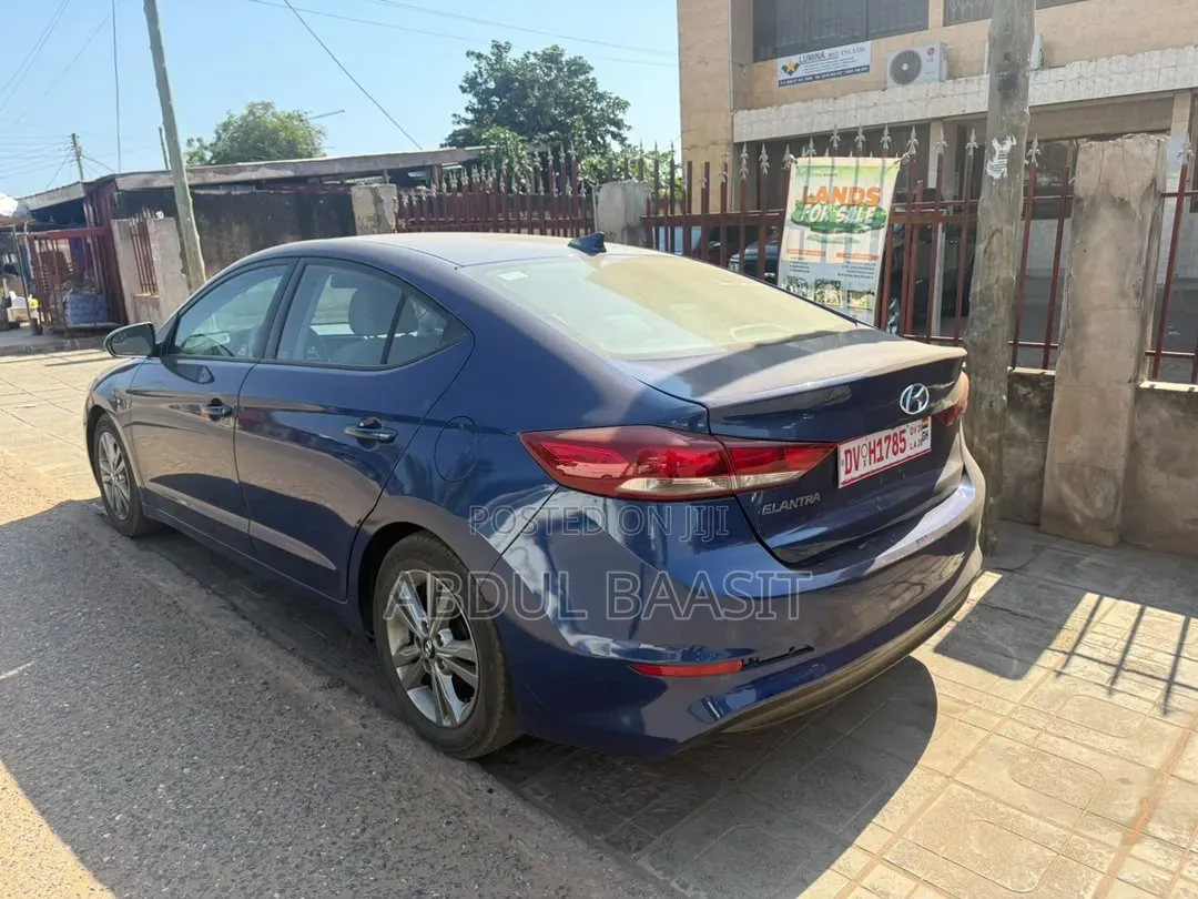 Hyundai Elantra Limited Sedan FWD (2.0L 4cyl 6A) 2017 Blue