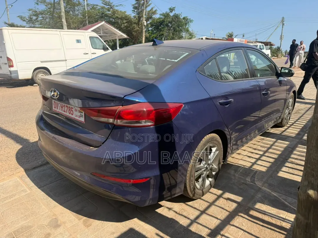 Hyundai Elantra Limited Sedan FWD (2.0L 4cyl 6A) 2017 Blue
