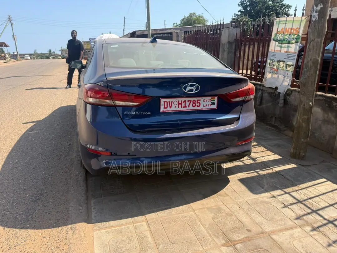 Hyundai Elantra Limited Sedan FWD (2.0L 4cyl 6A) 2017 Blue