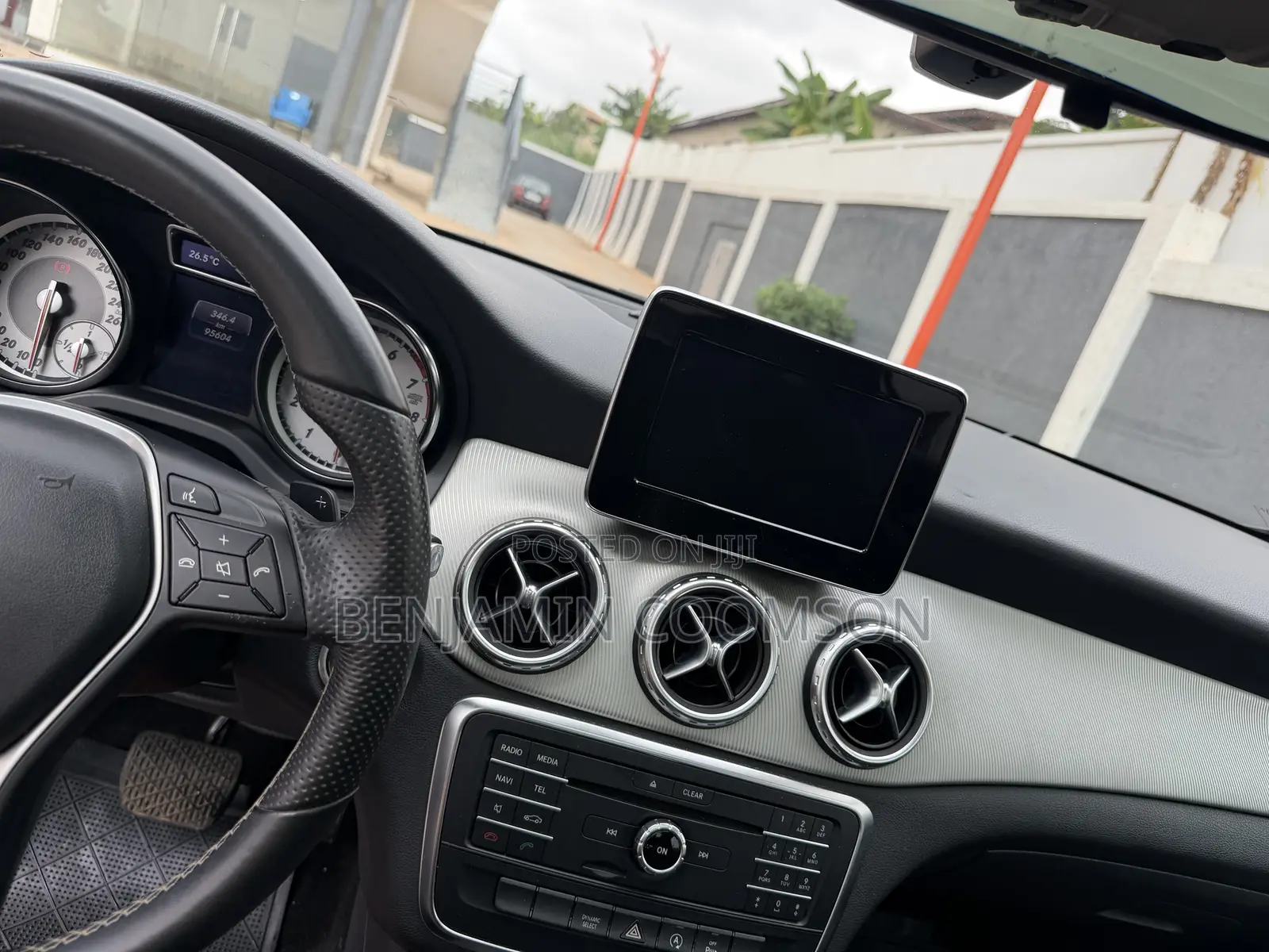 Mercedes-Benz GLA-Class GLA200 Sport Utility 4-Door (2.0L, 4cyl Turbo)