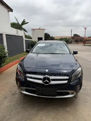 Mercedes-Benz GLA-Class GLA200 Sport Utility 4-Door (2.0L, 4cyl Turbo)