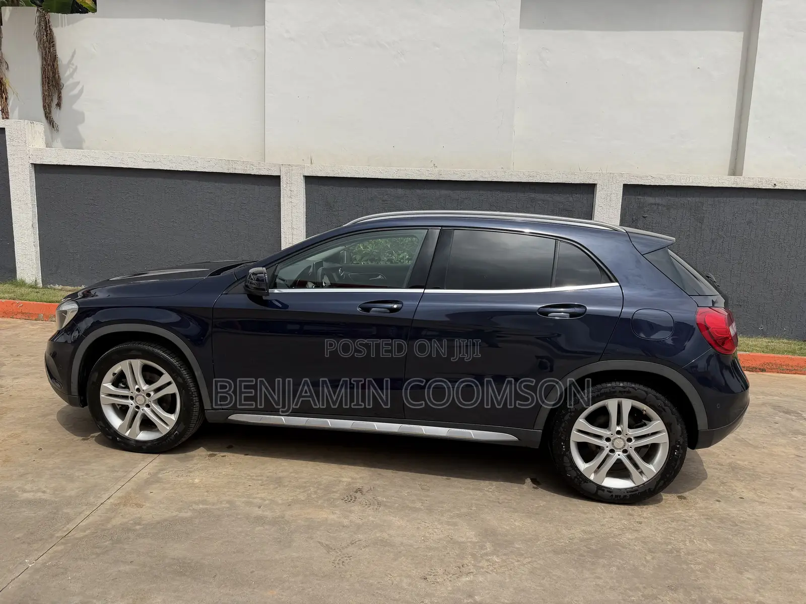 Mercedes-Benz GLA-Class GLA200 Sport Utility 4-Door (2.0L, 4cyl Turbo)