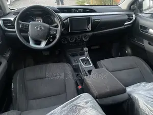 Toyota Hilux Rugged 4x4 2018 Silver