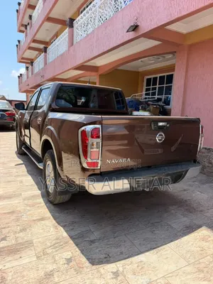 Nissan Navara 2017 Brown