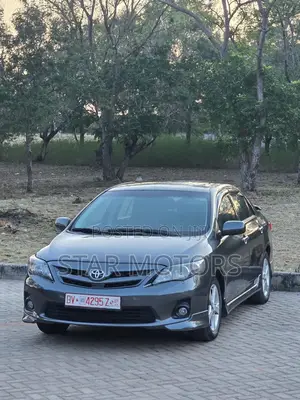 Toyota Corolla S 4dr Sedan (1.8L 4cyl 4A) 2013 Gray
