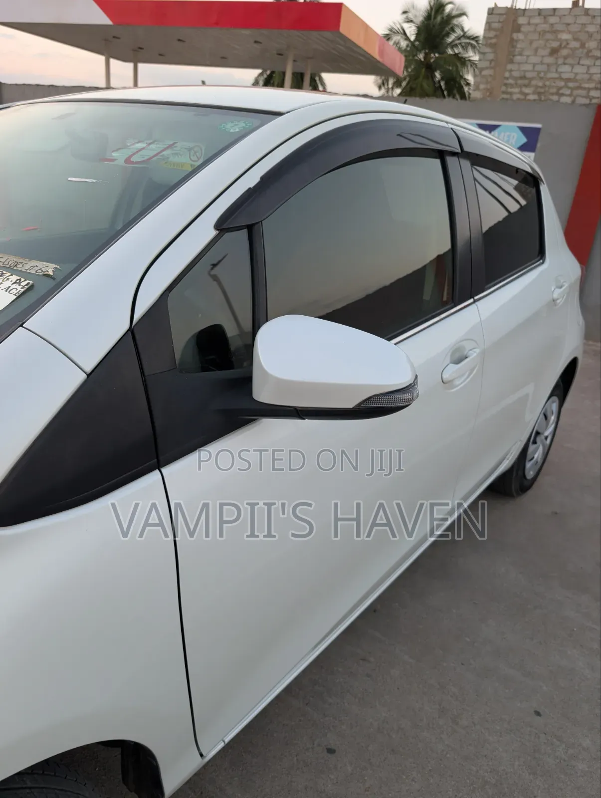 Toyota Vitz 1.3 AWD 3dr 2015 Pearl