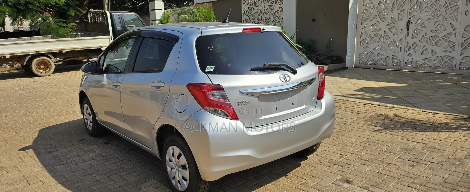 Toyota Vitz 2016 Silver