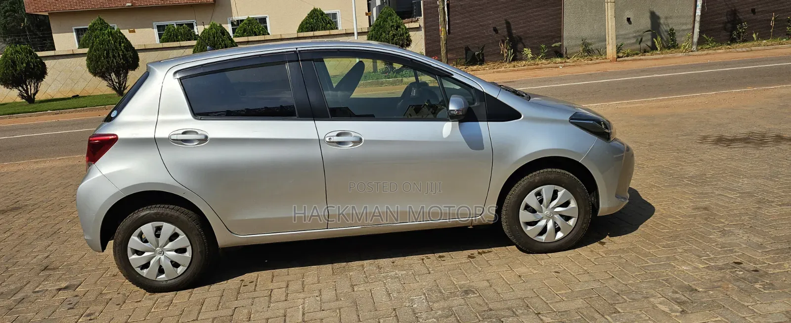 Toyota Vitz 2016 Silver