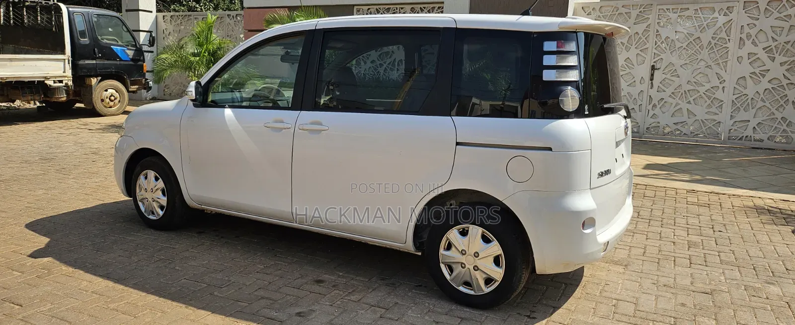 Toyota Sienta 1.5 FWD 2012 White