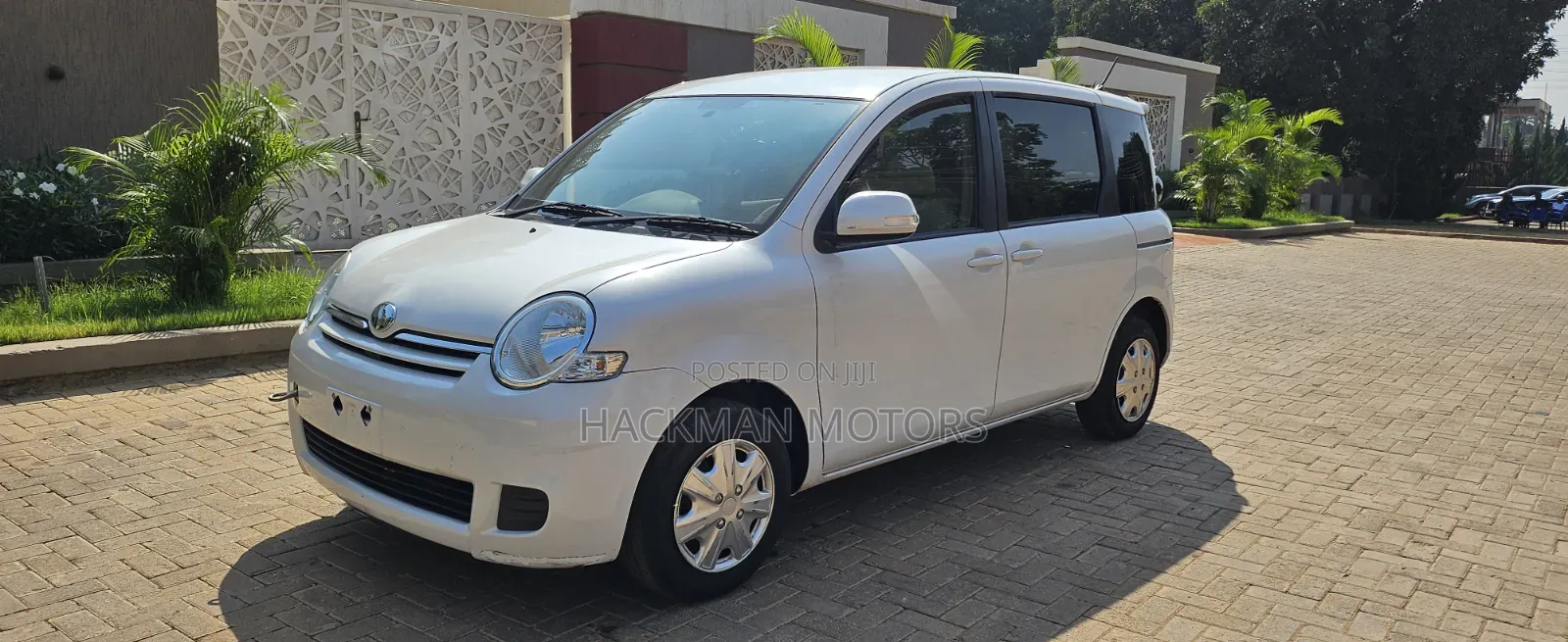Toyota Sienta 1.5 FWD 2012 White