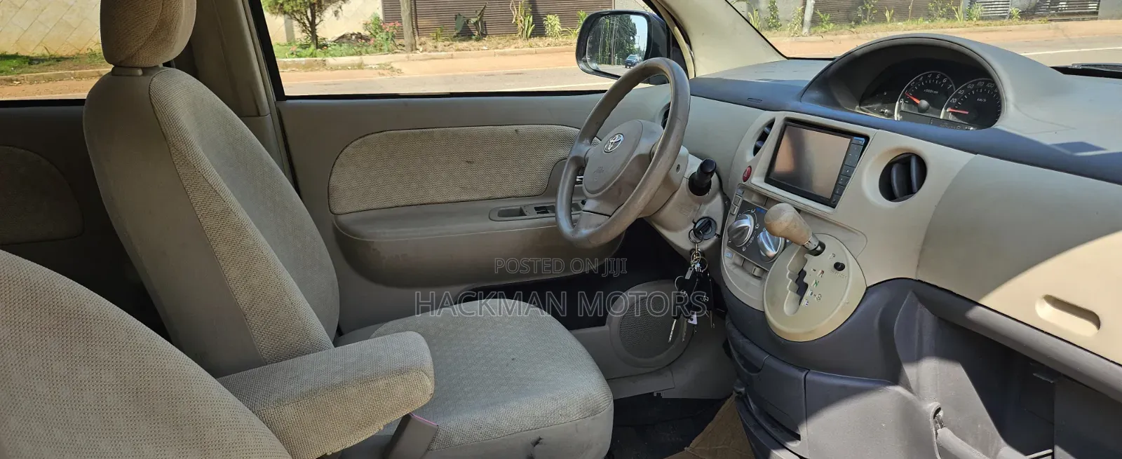 Toyota Sienta 1.5 FWD 2012 White