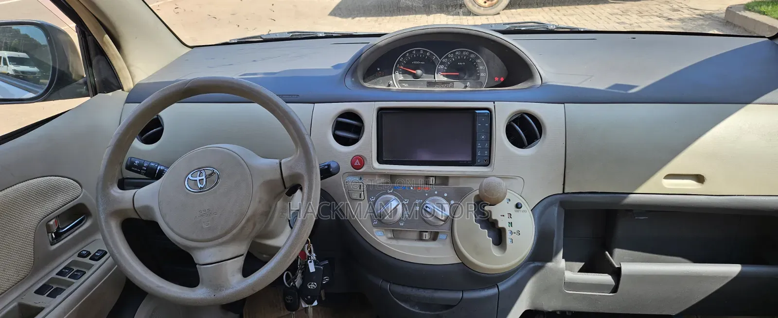 Toyota Sienta 1.5 FWD 2012 White