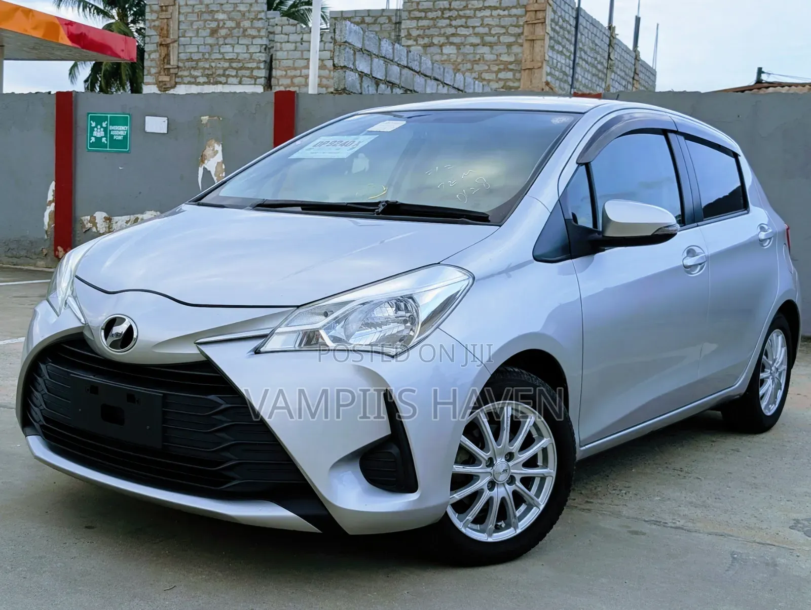 Toyota Vitz 1.3 FWD 5dr 2018 Silver