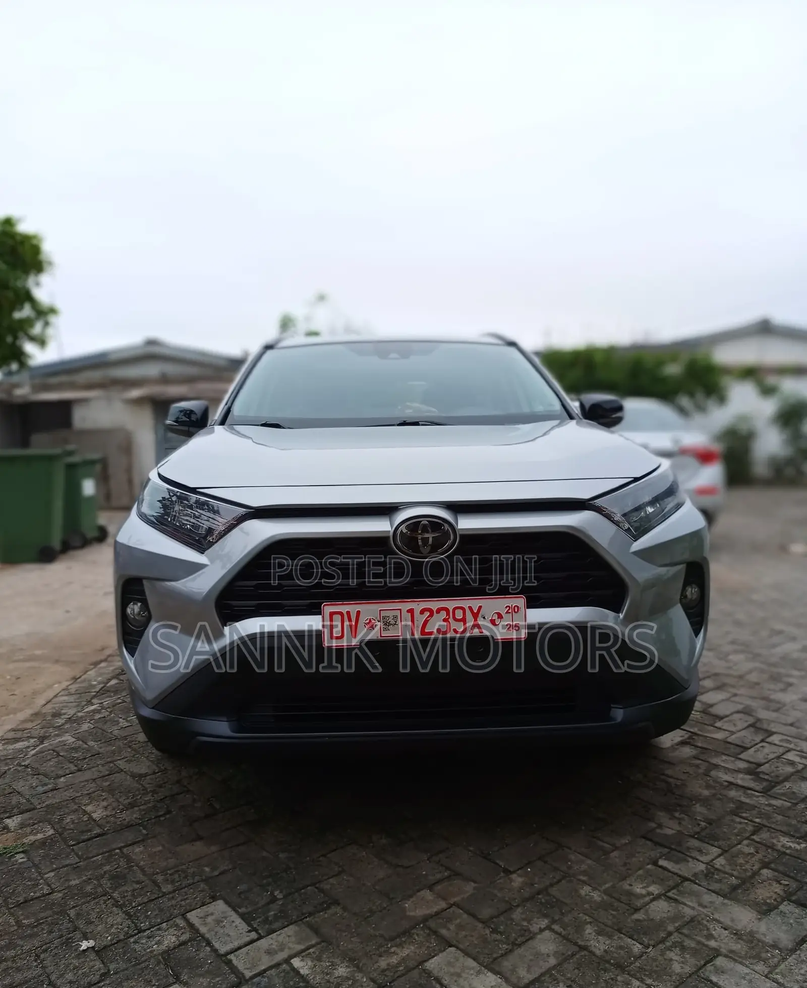 Toyota RAV4 XLE AWD 2024 Silver