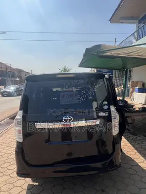 Toyota Voxy 2013 Black