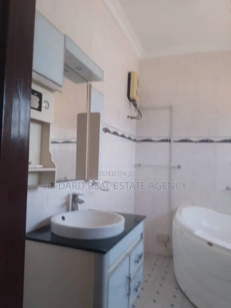 5bdrm House in Sefdard Properties, Spintex for rent