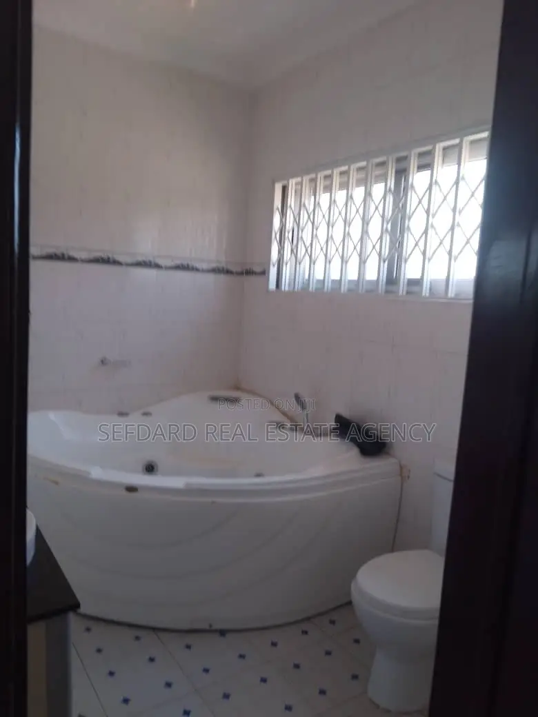 5bdrm House in Sefdard Properties, Spintex for rent
