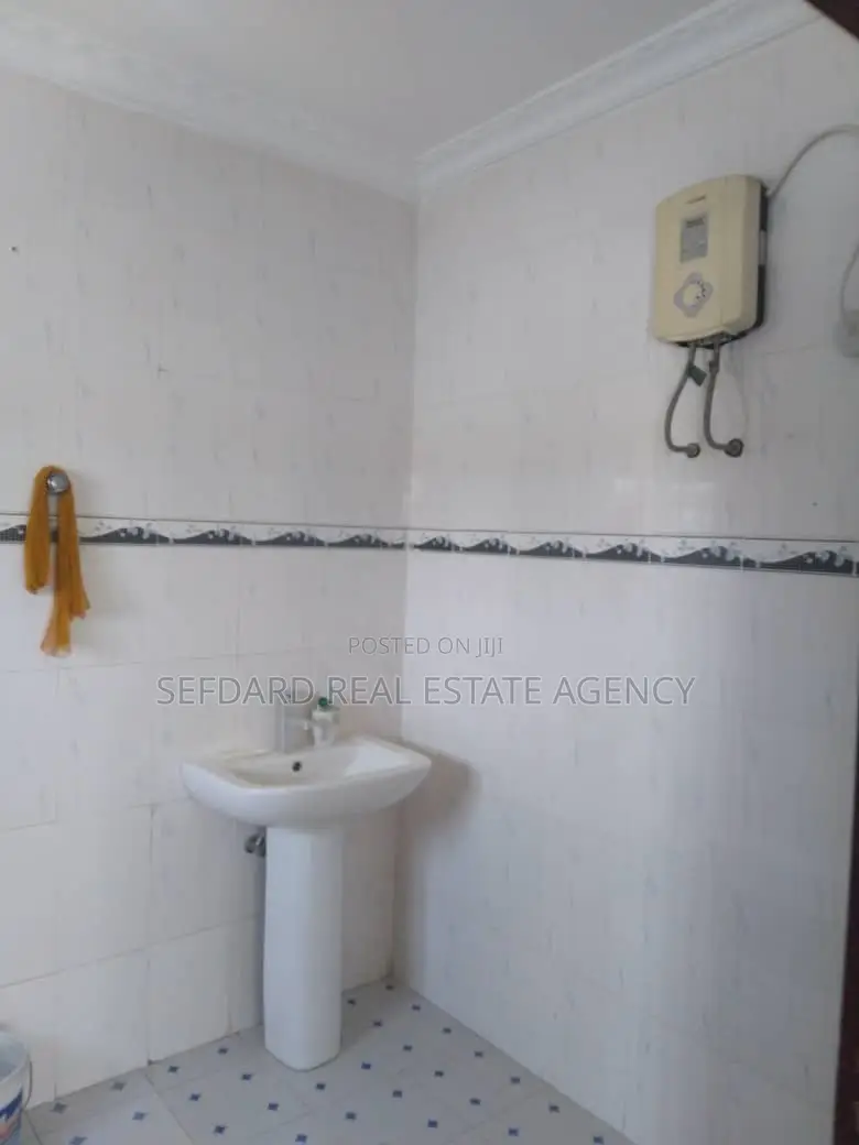 5bdrm House in Sefdard Properties, Spintex for rent