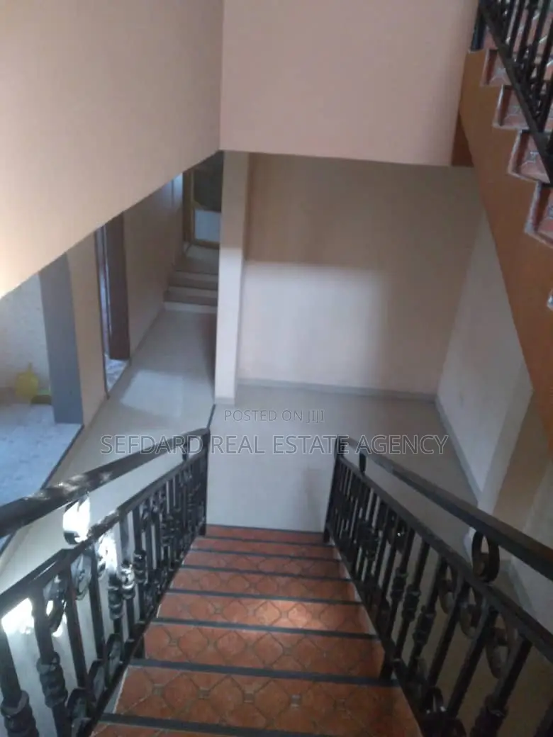 5bdrm House in Sefdard Properties, Spintex for rent