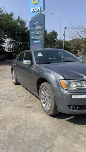 Chrysler 300 300S V6 3.5 AWD 2012 Gray