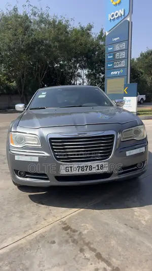 Chrysler 300 300S V6 3.5 AWD 2012 Gray